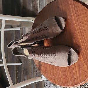 Open tow bootie, 9W